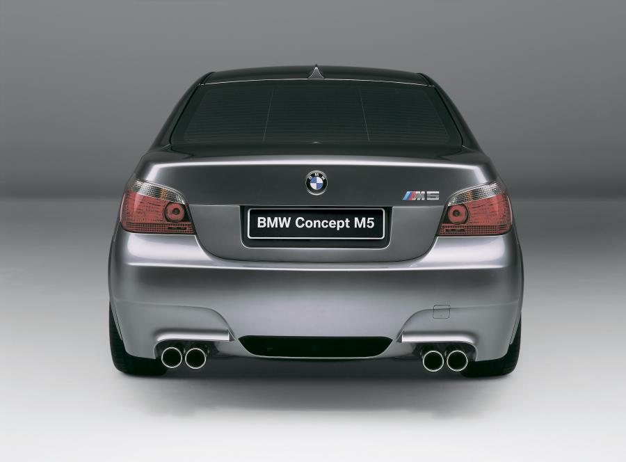  BMW M5 Concept 2004 года  (фото 2 из 6)
